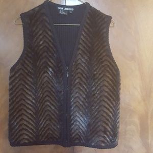 Nina Leonard faux fur vest m